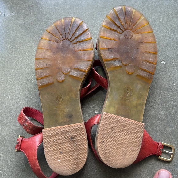 Chanel CC Logo Gladiator Sandals - Picture 6 of 13